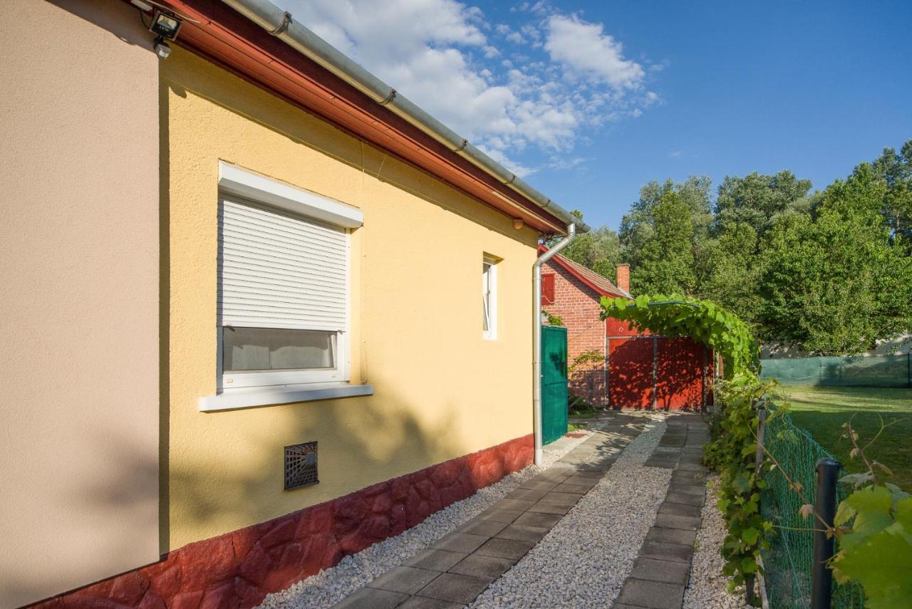 Ferienwohnung Apartman Kuckoval Balatonföldvár Exterior foto